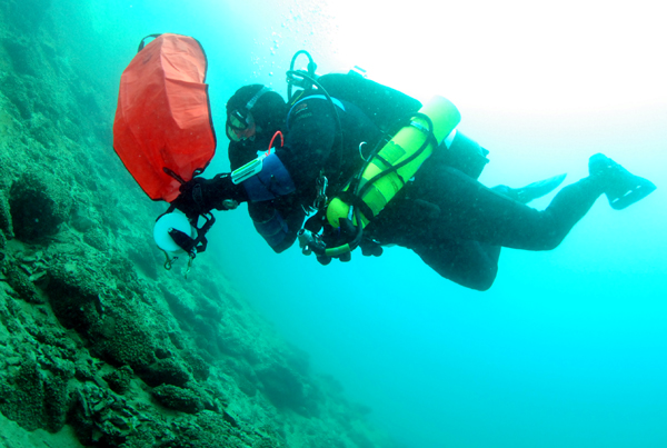 Shooting a bag while maintaining buoyancy